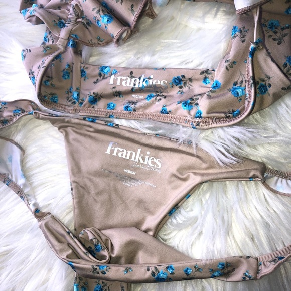 Frankie’s Bikinis Set - Picture 4 of 6